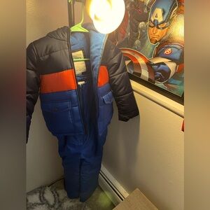 Boys snow suit ,size M/5-6